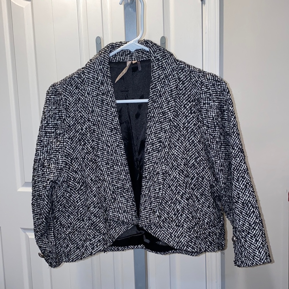 Women's Andree short waisted black & white long sleeved blazer, jacket,sz large